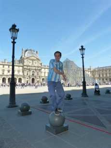Plaza - Museo de Louvre con Luis Zaragoza