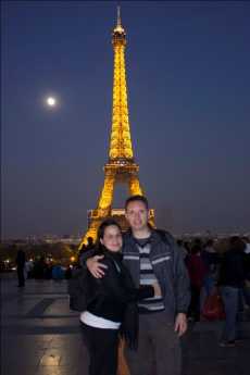 Torre Eiffel de noche con Sergio Ceballos y Silvana Gonzalez