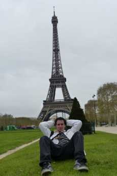 Descanzando en la Torre Eiffel con Luis Zaragoza